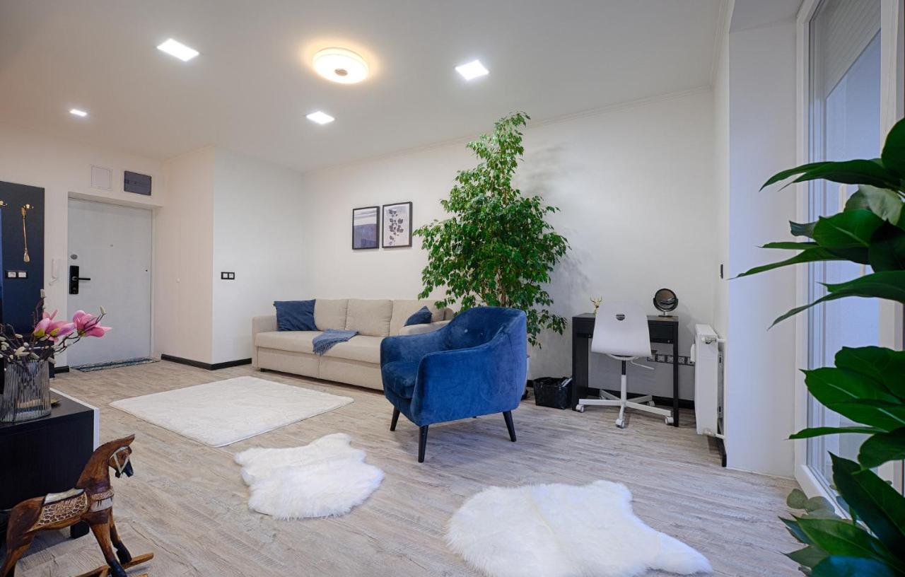 Monos Apartman Apartment Tatabánya Екстериор снимка